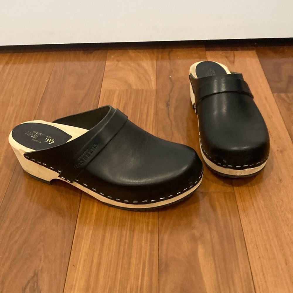 Swedish Hasbeens classic black clog